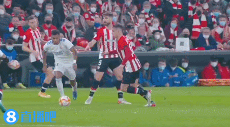 王建民在 2012 年对阵亚特兰大勇士，展现了其在肩伤后通过投球策略取胜的能力